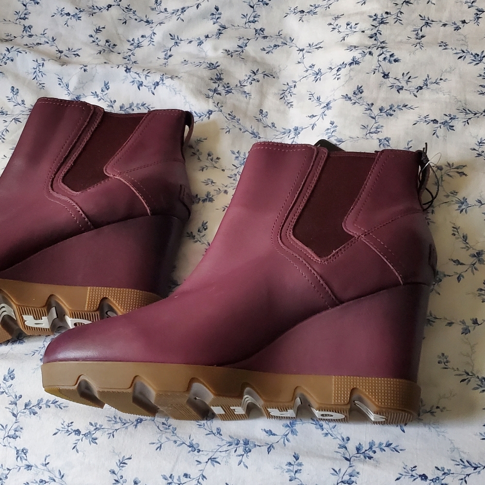 NWT SOREL WOMEN'S WEDGE BOOTIE SIZE 10.5